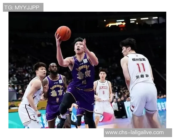 北京北控燕京足球队奋战新赛季展现团队精神与竞技风采